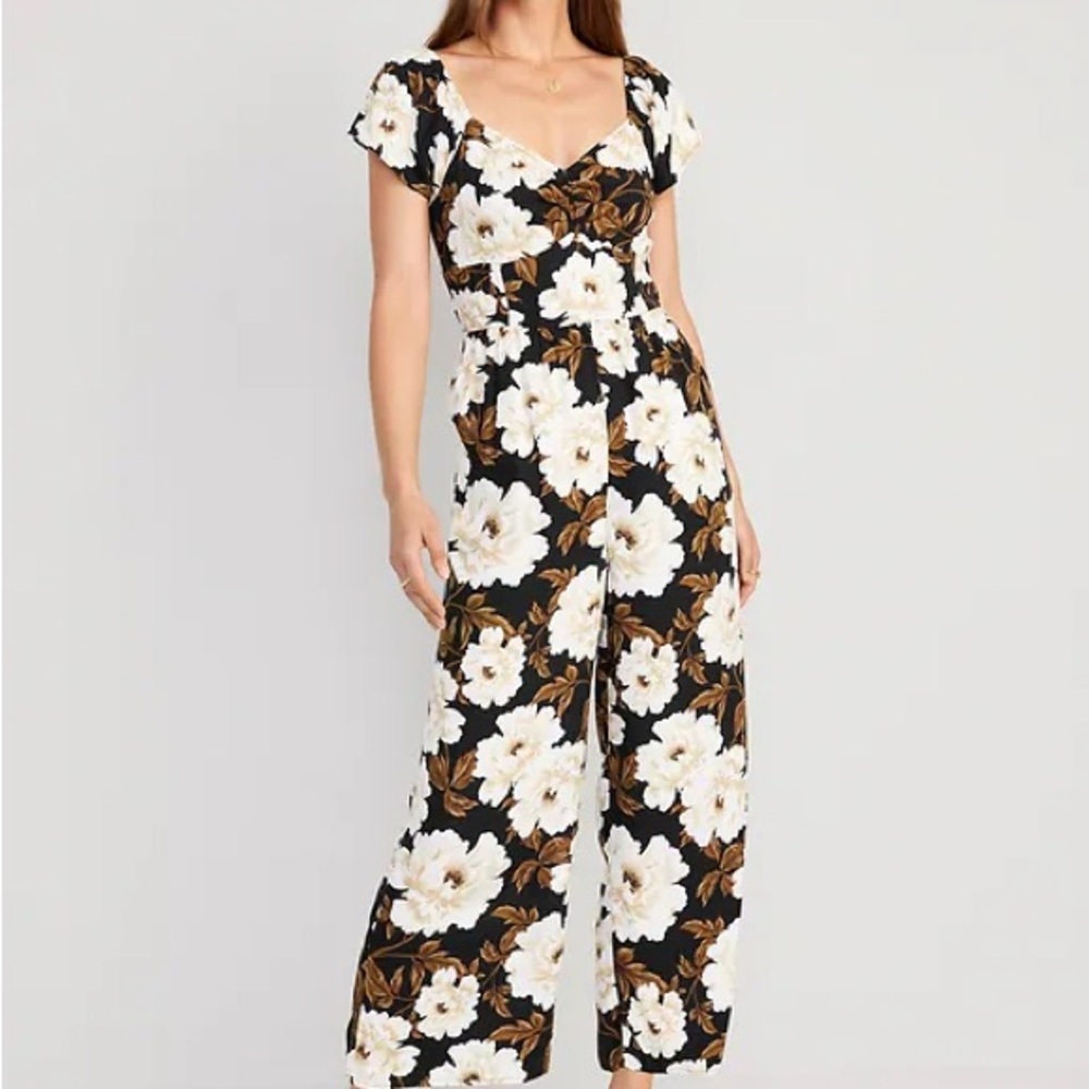 Fit & Flare Flutter-Sleeve Floral Jumpsuit for Women - EUC